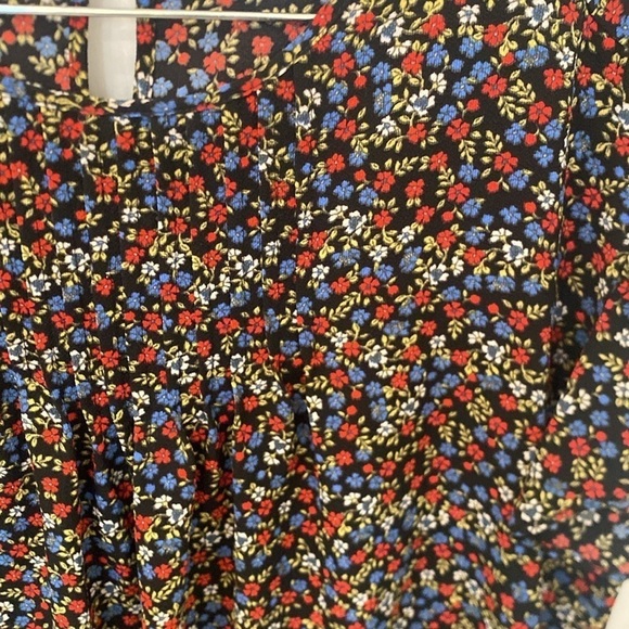 Cece Nordstrom black floral flutter sleeve blouse PS - Picture 3 of 5